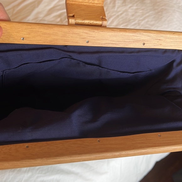 Clutch - Picture 2 of 4